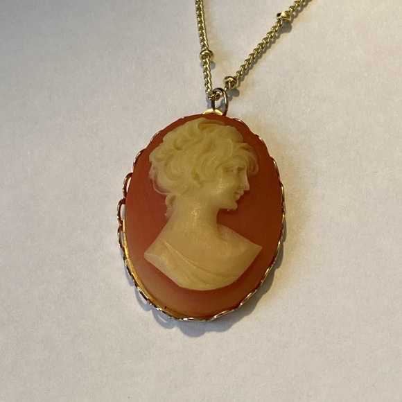 Cameo Pendant Necklace Victorian Style - Picture 1 of 9